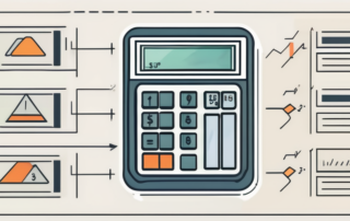 Person benutzt Taschenrechner, umgeben von Einkaufswagen und Geldscheinen.