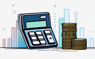 Tastatur, Taschenrechner, Finanztabellen im Hintergrund, Geldscheine auf dem Schreibtisch.