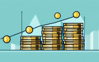 Goldmuenzen in ansteigendem Stapel mit blauem Himmel und Aufwaertstrend-Grafik, symbolisiert finanzielles Wachstum und Wohlstand.