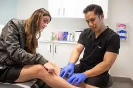 what kind of doctor treats veins, Lindenhurst