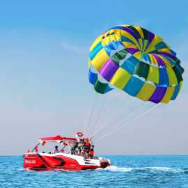Safely Soaring: Dubai Parasailing's Unforgettable 