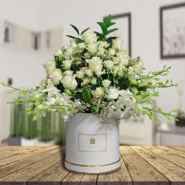 Embrace the beauty of nature with floral arrangeme, Agra