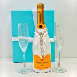 Order Elegant Wedding Champagne Gift in California, California City