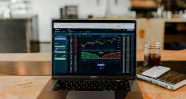 Risk and Reward: Strategies for Successful Online , Port Louis