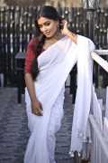  Aesthetic White Handmade Cotton Saree, Kolkata