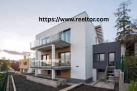 Can Reeltor help me find properties with school zo, New Delhi