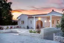 Crete Villa For Large Families – Space, Comfort &a, Chania