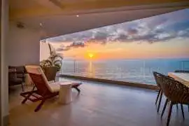 Luxury Beachfront Condo with Panoramic Ocean Views, Mazatlán