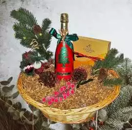 Celebrate the Season with a Christmas Wine Basket, Amado