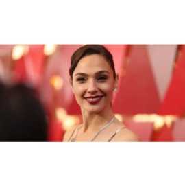 Gal Gadot's Yellow Feathered Dress Is the Perfect 