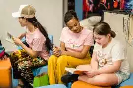 Book Reading Volunteers in Miami | The Little Ligh