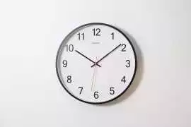 Analog Clock: Classic Timekeeping with Modern Rele, Novena