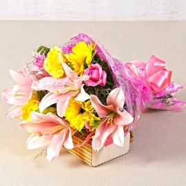 Nationwide Anniversary Flowers Delivery by OyeGift, Delhi