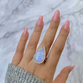 Moonstone jewelry that brings natural beauty, $ 499