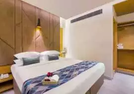 Hotel near me Western Express High Metro Station, Mumbai