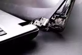 Broken Laptop hinges repair as from kshs 3000, Nairobi