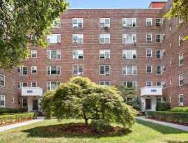 New Rochelle Apartment Complex, New Rochelle