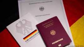 Schnell und Sicher: Deutscher Reisepass mit Führer, Hamburg