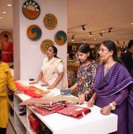 Find Stunning Lehengas at the Best Lehenga Shop in, ¥ 0