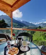 Best Hotels in Manali | Luxury Stay at Tiaraa Hote, Mandi