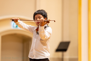 Timmy Luocheng Wang | Dmitri Borissowitsch Kabalewski: Violinkonzert C-Dur, opus 48, 1. Satz