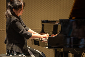 Huang Yameng plays Schubert