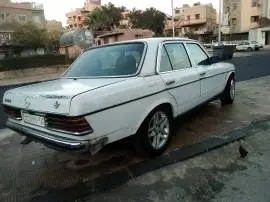 مرسيدس 230 سنة 1978, دمشق, RF17274036