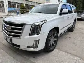 كاديلاك إسكاليد 2016, دمشق, RF63423398