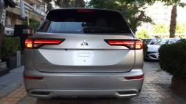 Mitsubishi Outlander 2025