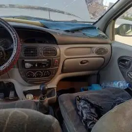 رينو فرنسي 2002