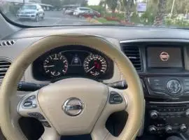 Nissan Pathfinder Full Option 2014, Damascus