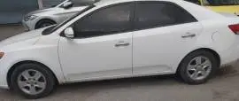 كيا فورتي 2011 بيضاء