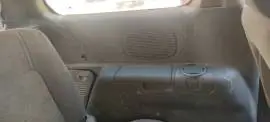 كيا كرنفال 2001