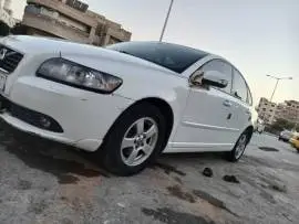فولفو S40 موديل 2012
