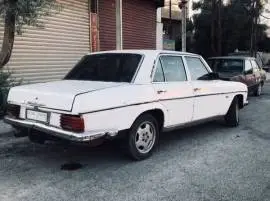مرسيدس e200 موديل 1972