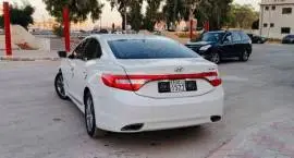 آزيرا غرانديور 2012