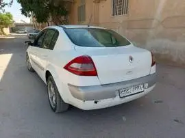 رينو 2006 مع فتحة سقف بانوراما, دمشق