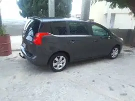 Peugeot 5008 2011, Homs