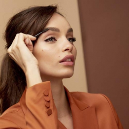 L'Oréal Paris Gel per Sopracciglia a Lunga Tenuta Unbelievabrow, Formula Waterproof No Transfer, Sopracciglia Piene e Definite per Giorni, Smudge-Proof, 104 Chataîn - 1