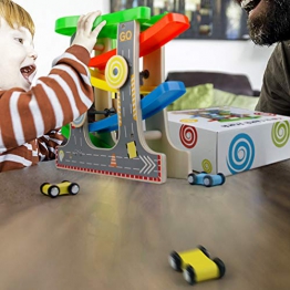 Nuheby Pista in Legno per Macchinine con 4 Auto da Corsa 4 Rampa Giocattolo Bambini Pista da Corsa Giochi Legno Regalo Ragazza Ragazzo 3,4,5,6 Anni - 1