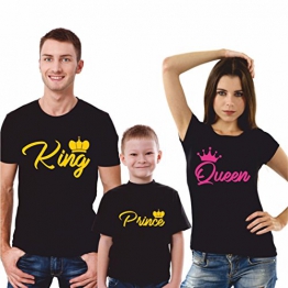 Puzzletee Tris T-Shirt Famiglia Madre, Padre, Figlio King Prince Queen - Festa del Papa' - Festa della Mamma - Magliette Divertenti per Tutta la Famiglia - in Cotone by - 1