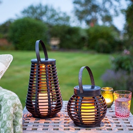Set di lanterne LED effetto rattan ad energia solare di Lights4fun - 1
