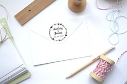 Timbro matrimonio floreale, timbro personalizzato floreale, con nomi e data, forma rotonda - 1