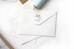 Timbro matrimonio personalizzato con nomi e data, timbro viaggio, modello di aeroplano e cuore, forma rotonda 4 cm - 1