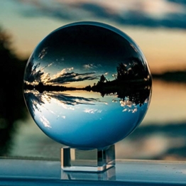 IZSUZEE K9 Sfera di Cristallo 100mm, Trasparente Lensball Palla di Vetro con Supporto, Fotografia Accessori Soprammobili Natalizi Decorazioni per La Casa, Lens Ball per Meditazione e Guarigione - 1
