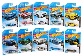 Hot Wheels- Veicoli da Collezione in Scala 1:64, Confezione da 10 Macchinine Giocattolo per Bambini 3+ Anni, GJK03 - 1