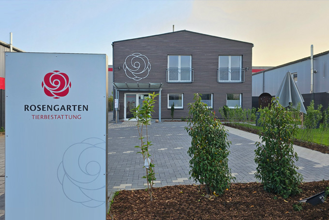 Außenansicht der ROSENGARTEN-Tierbestattung Rhein-Erft.