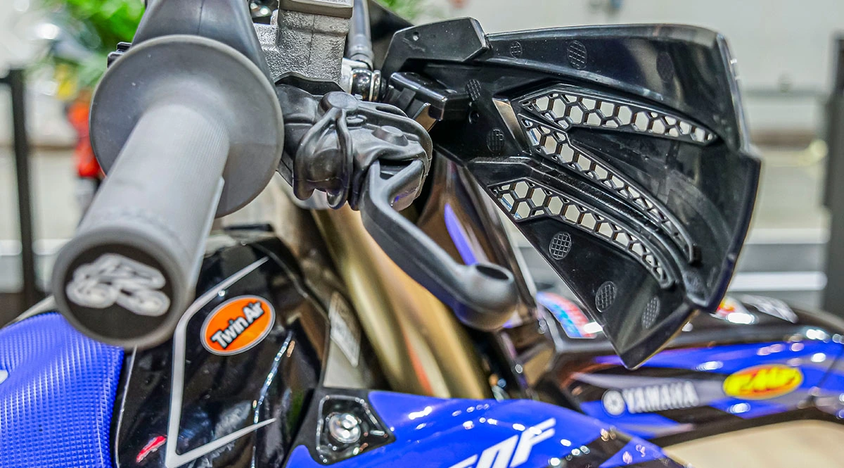 Yamaha_YZ250_2024_Zeichenfläche 10
