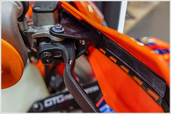 6. Polisport Levers