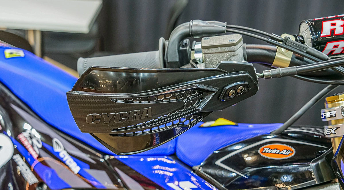 Yamaha_YZ250_2024_Zeichenfläche 5